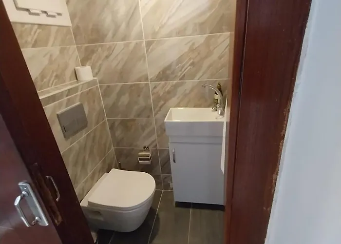 Beautiful Stone In Cool District איזמיר